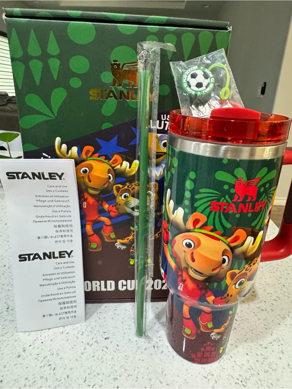 Stanley Quencher H2.0 world cup 2026 Handle Straw Soccer 40oz - Picture 5 of 9